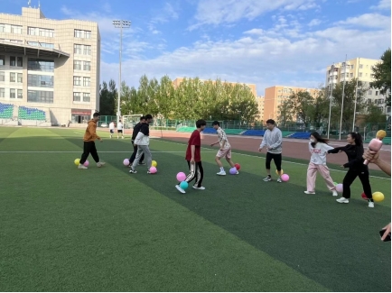 我校开展第十届心理素质拓展趣味运动会