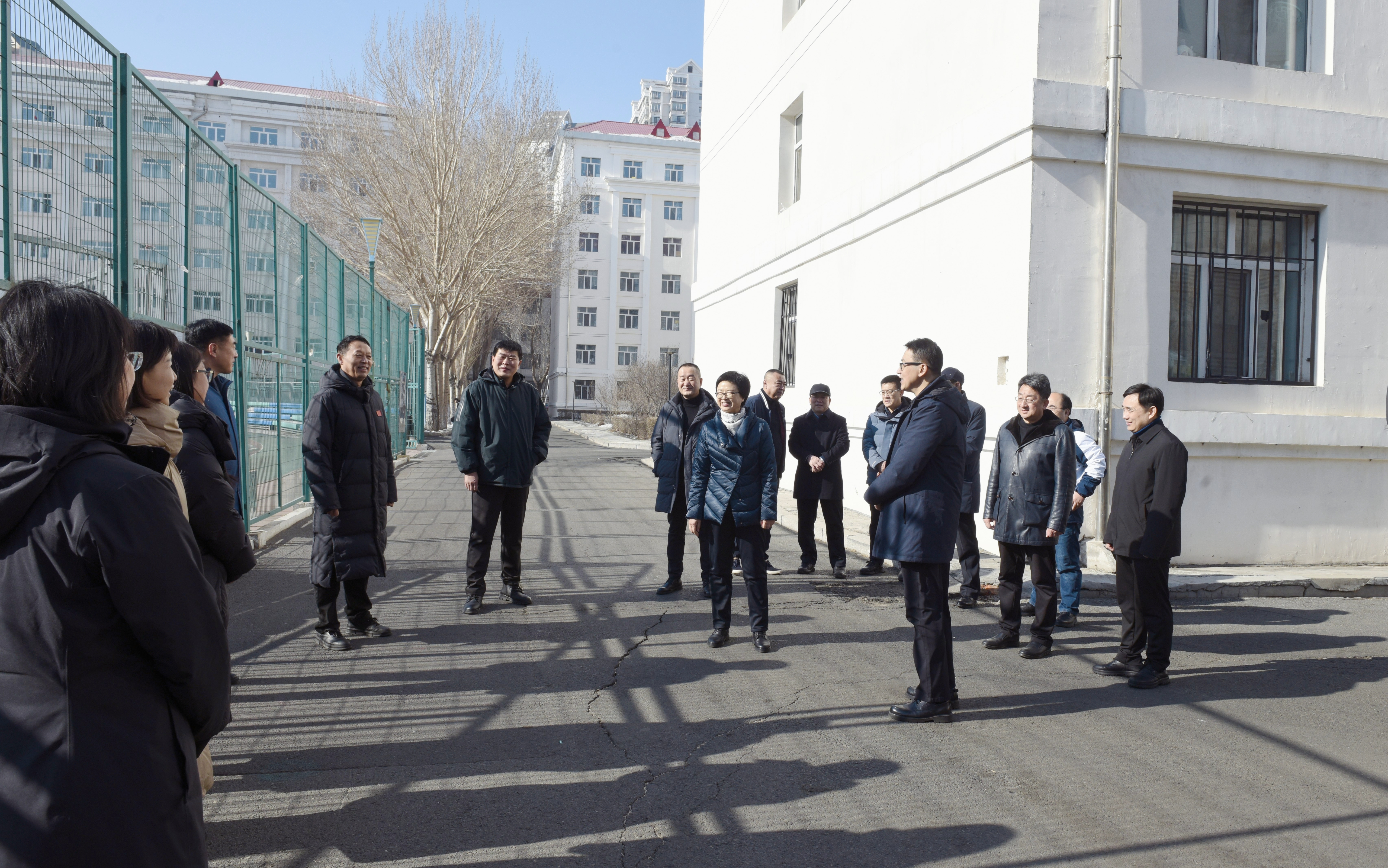 学校领导开展新学期走访慰问活动