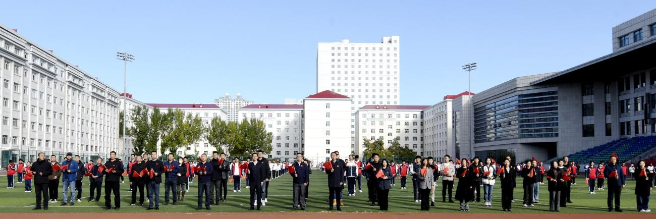 【庆祝中华人民共和国成立75周年】学校举行庆祝中华人民共和国成立75周年主题升旗仪式