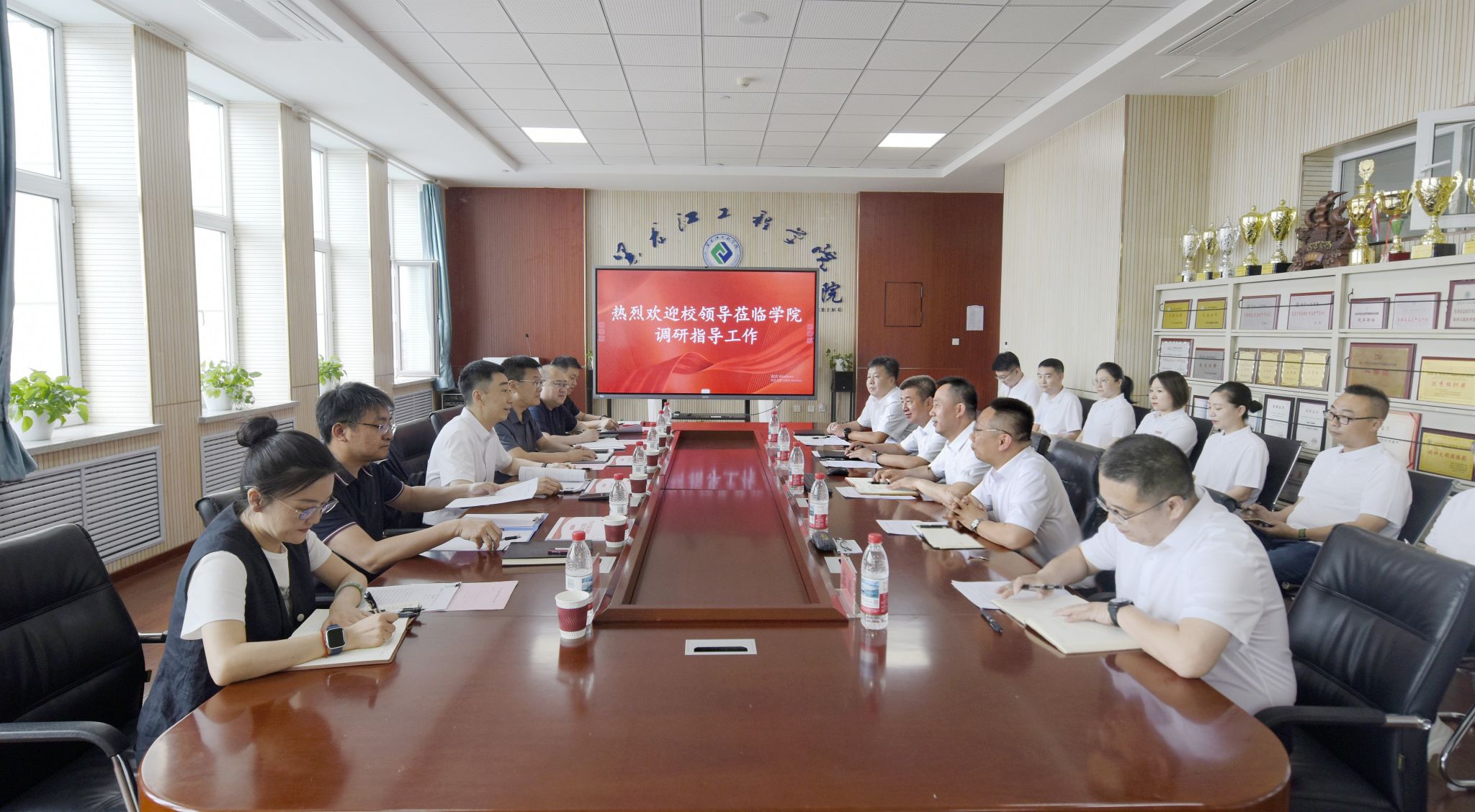 学校领导深入汽车与交通工程学院走访调研