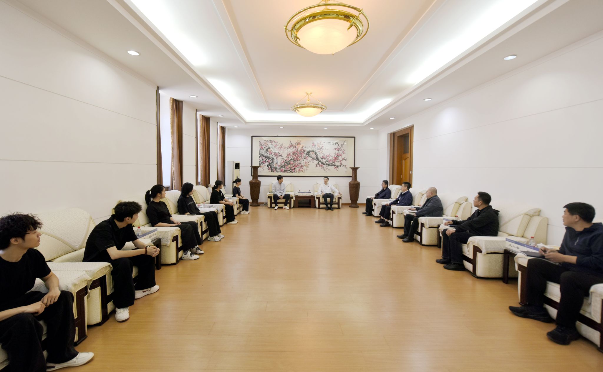 学校领导会见我校在2026年黑龙江大众跆拳道公开赛中获奖运动员及教练员