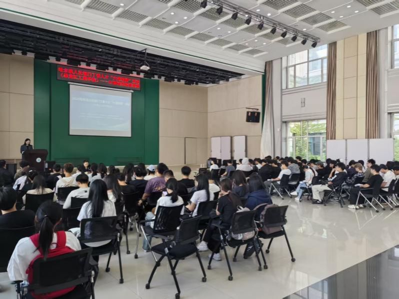 学校联合哈尔滨市人社局举办丁香人才“六进校园”——AI面试体验进校园活动