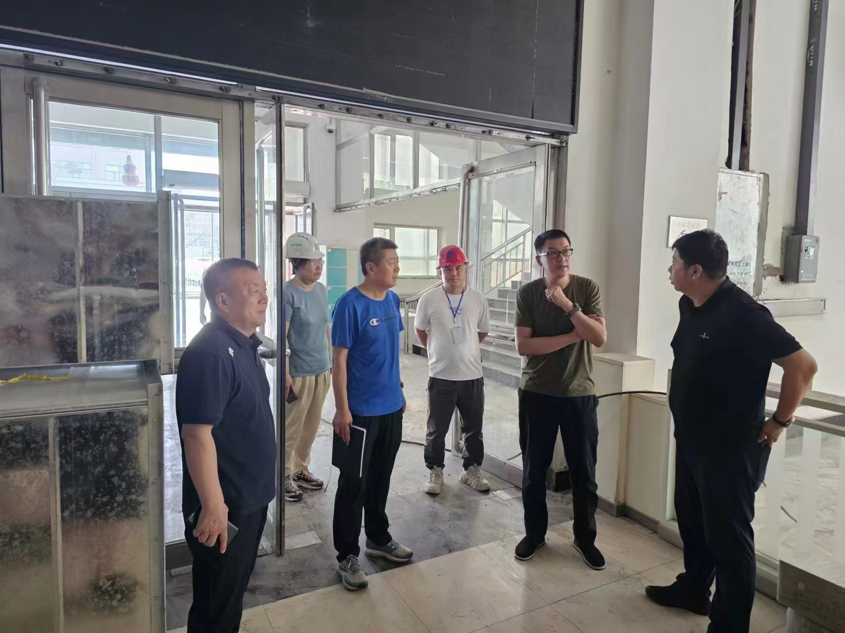 校领导深入后勤改造项目现场检查指导工作
